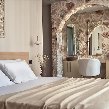 White Springs Retreat Villa Orthoniaí